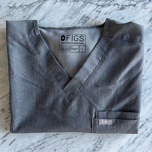 FIGS Leon top in Graphite, size Large.